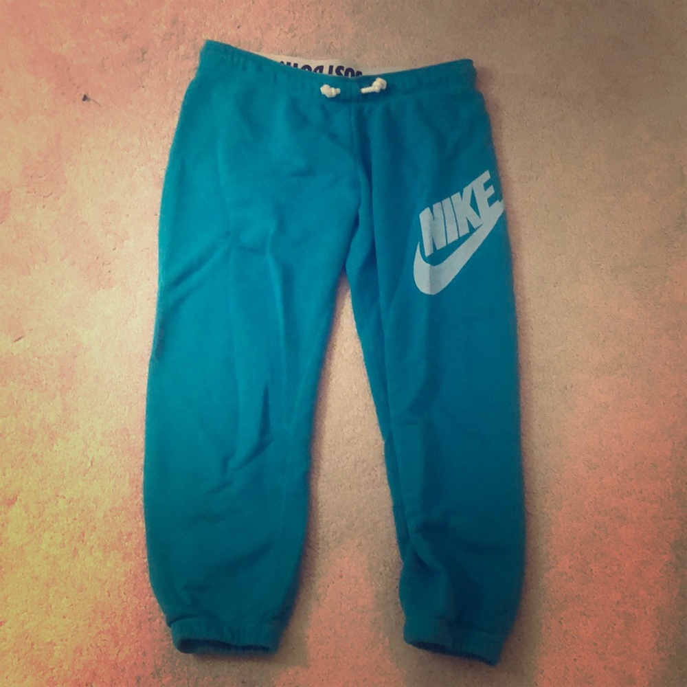 Women’s Nike sweatpants (Capri)